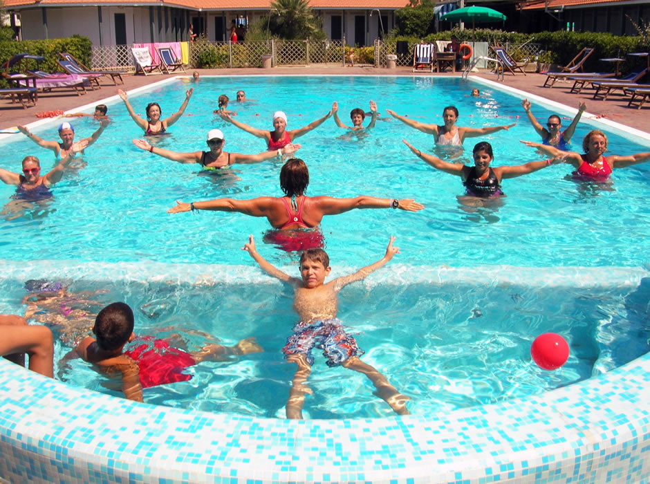 Water aerobic lessons in the pool of Bagno Lido