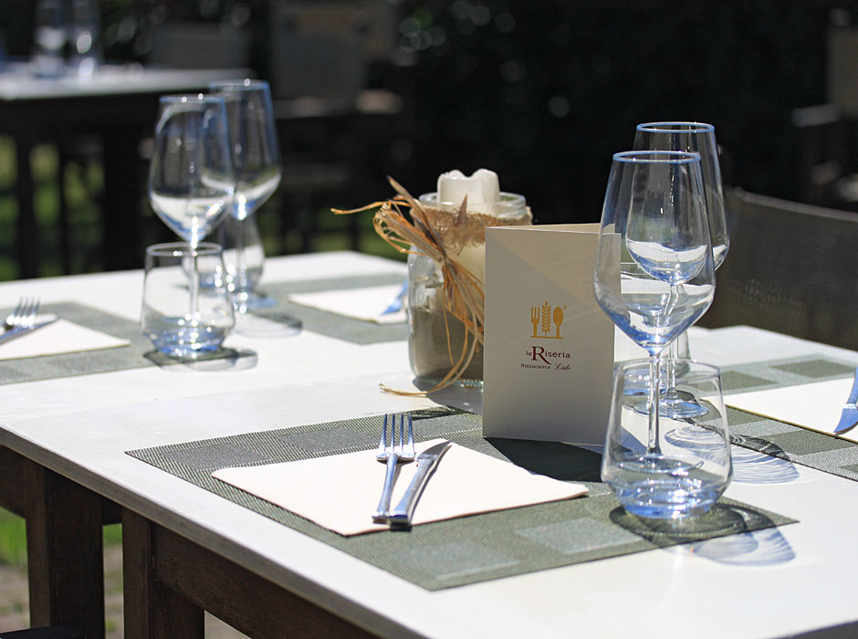 Tavolo apparecchiato ristorante del Bagno Lido